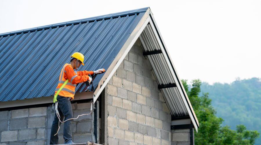 Professional gutter cleaning in Green Valley, AZ